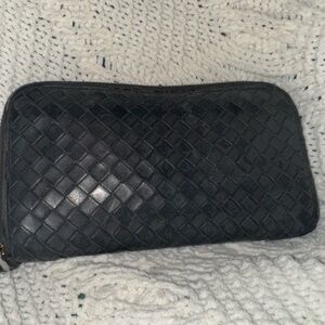 Bottega Veneta zippy black wallet